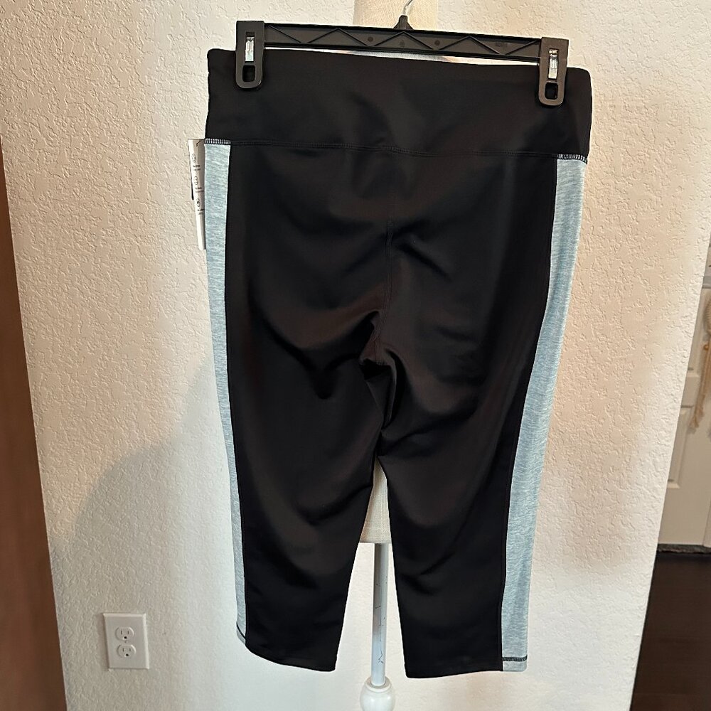 IDEOLOGY Color Block Legging Capri - Picture 4 of 10